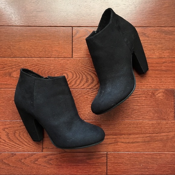 Olsenboye Shoes - Black Suede Heel Bootie size 7 1/2 Olsenboye